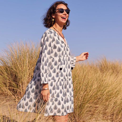 MAKENA NAVY WHITE Tiered Dress